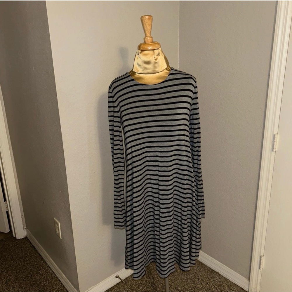 Old Navy Black and Gray Striped Dress